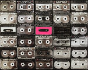 concept of standing out from the crowd, retro musik